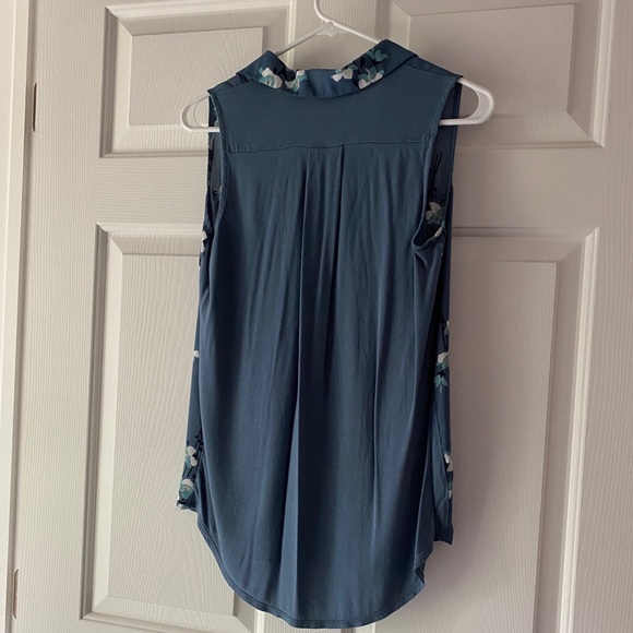 2/$20: LOFT Sleeveless Top, Size Small - Picture 2 of 5